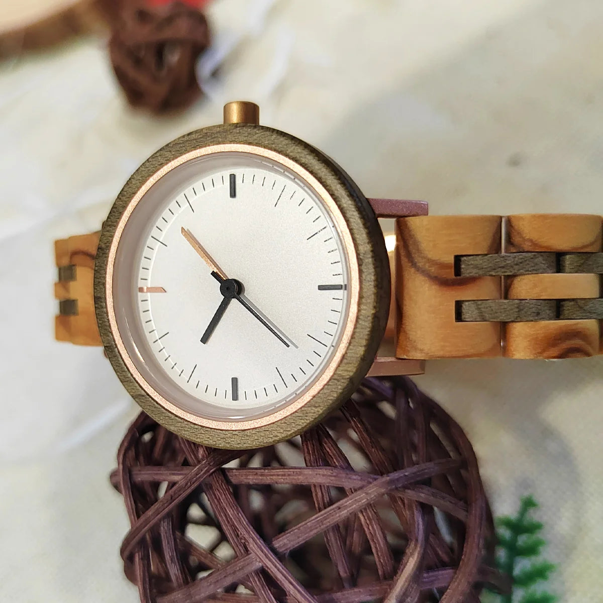 Compact and Exquisite Retro Lady Wood Wrist Watch For Women Wife Girlfriend Clock Waterproof Quartz Wooden Watches for Ladies